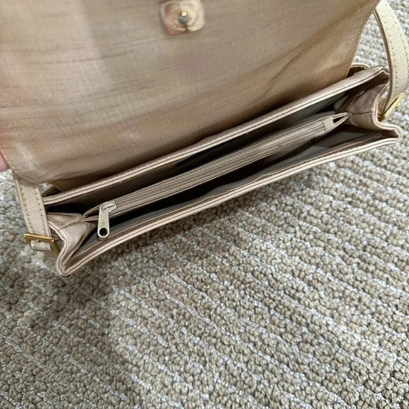 Vintage Ann Taylor Gold Satin shoulder bag - Picture 6 of 8